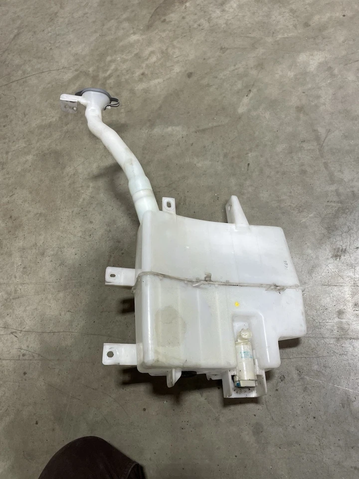 Оригинальный резервуар бак омывателя ветрового стекла 2009-2013 Nissan 370z 28910-1ea0a - Изображение 2 из 4