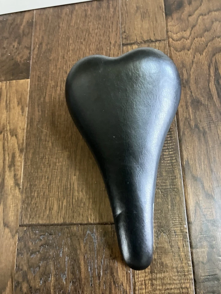 Asiento de bicicleta Mongoose de cuero negro Foto 3 de 4