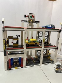 LEGO City Garage 4207 No Minifigures 99.9% Complete SEE PICS & DESCRIPTION