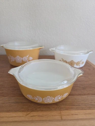 Pyrex Vintage Butterfly Gold Casserole Dish Set w/lids Set Of 3