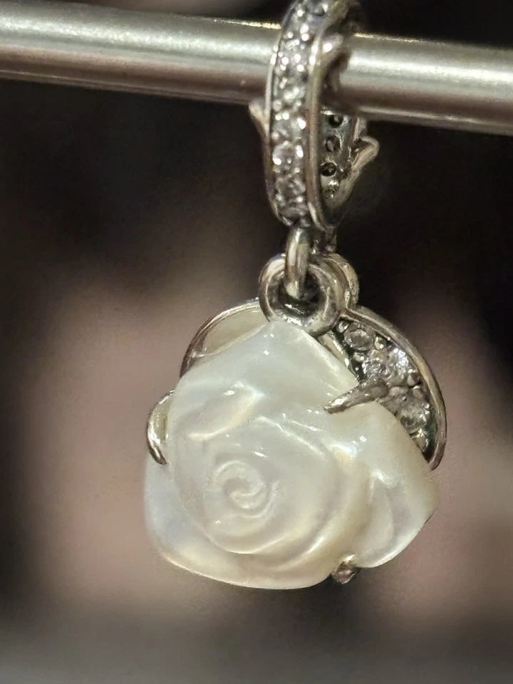 Pandora Rosa Blanca en Flor Doble Cuelga Dije Plata de Ley Foto 2 de 4