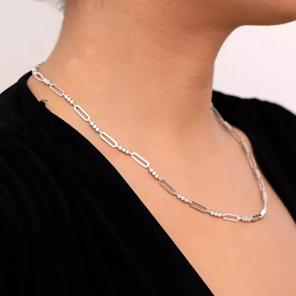 Collar con clip redondo de diamantes creados en laboratorio de 2 quilates enchapado en oro blanco de 14 quilates de 18" Foto 4 de 4