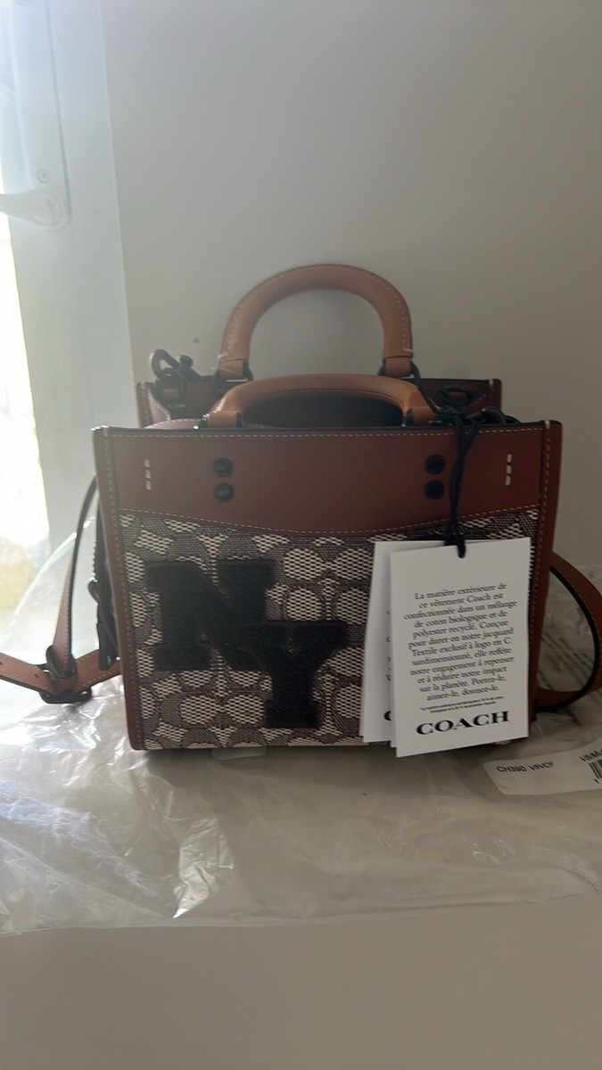 COACH ローグ 20シグネチャーテキスタイルジャカード・ヴァーシティ パッチ 公式】COACH – コーチ | ローグ 20・シグネチャー テキスタイル