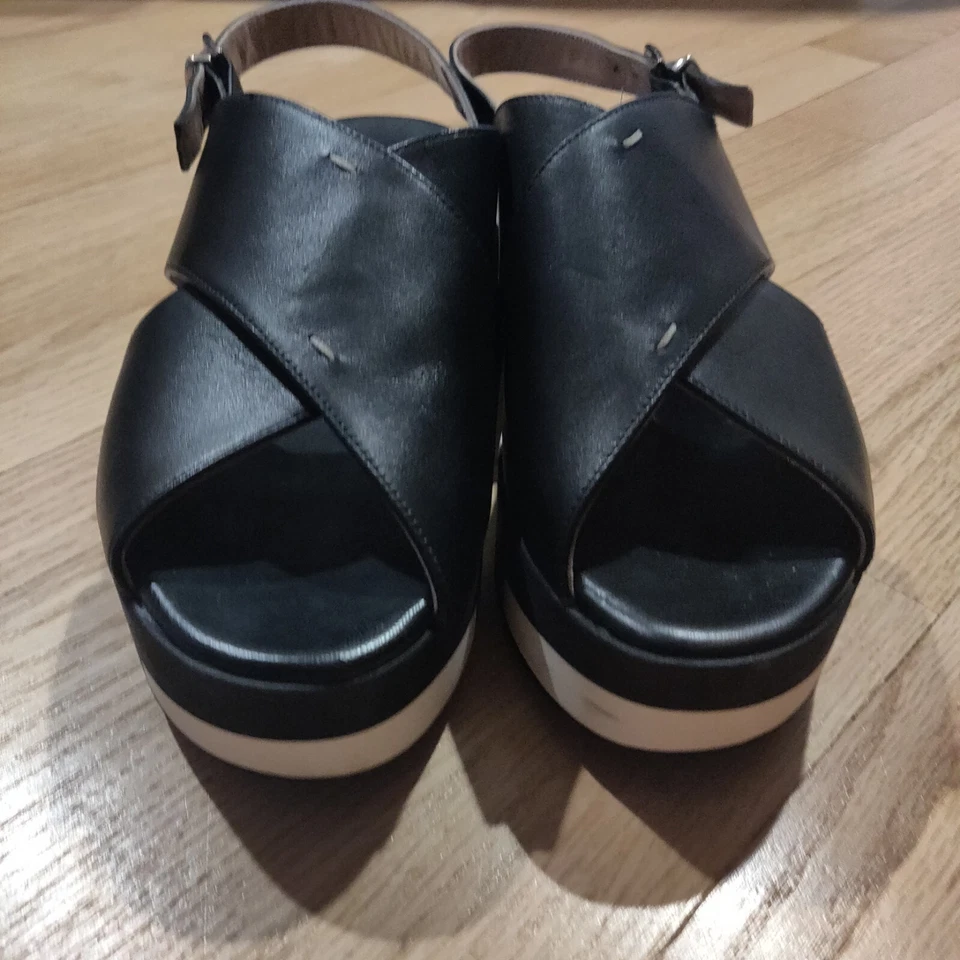 Женские итальянские кожаные королевские сандалии бутик черные и белые размер 39 (8,5-9 США) - Изображение 2 из 4