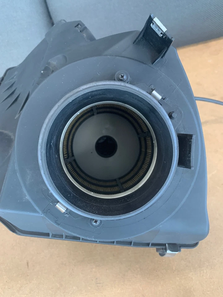 2005-2008 AUDI A6 QUATTRO 3.2L CONJUNTO DE CAIXA DE PURIFICADOR DE AR 4F0133835G FABRICANTE DE EQUIPAMENTO ORIGINAL - Imagem 2 de 4