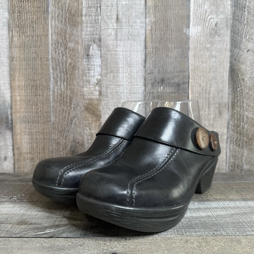 Tamancos femininos Sanita Nikolette de couro preto com botão de salto tamanho UE 40 - Imagem 2 de 4