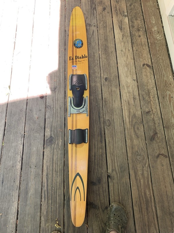 Cypress Gardens El Diablo The Devil Grooved Slalom Waterski   Pristine  