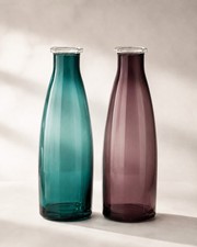 Botellas de vidrio retiradas con tapones
