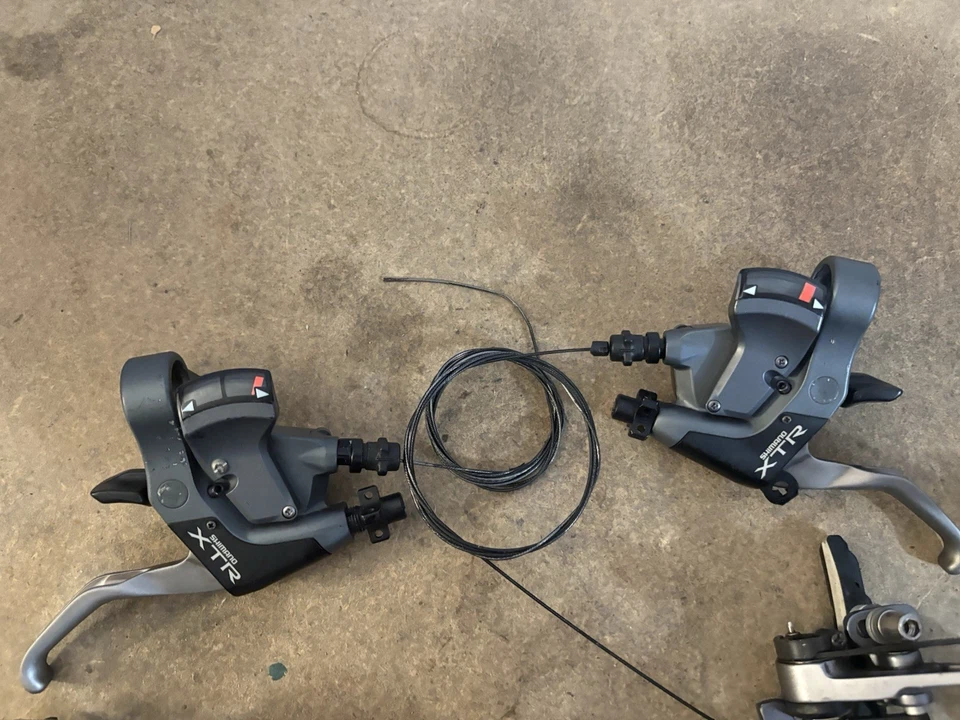 Vintage Shimano XTR M950 3 x 8 Speed Groupset Mountain Bike - Image 4 of 4