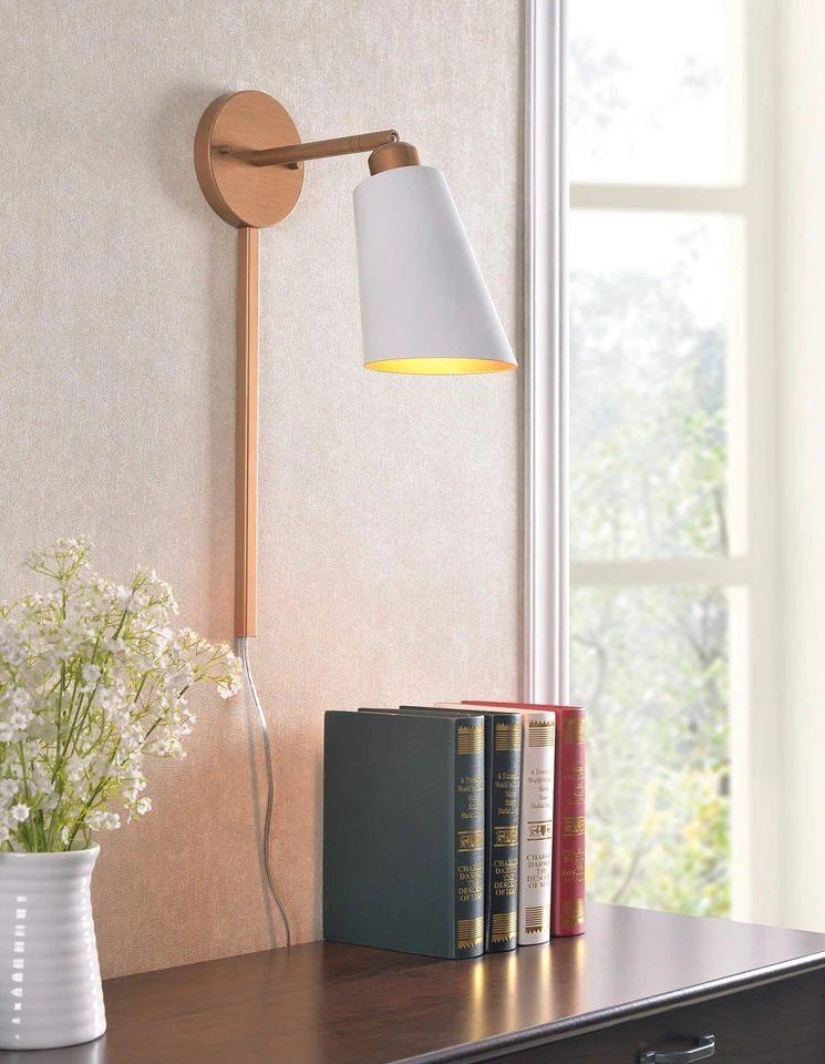 Apliques Kenroy Home 93630WH Alvar, medianos, blanco mate y latón antiguo Foto 2 de 4