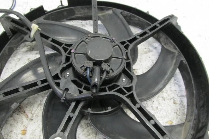 Mazda 626 1999-1998 Motor Delantero Motor Ventilador Hoja Motor Cubierta Conjunto Foto 4 de 4