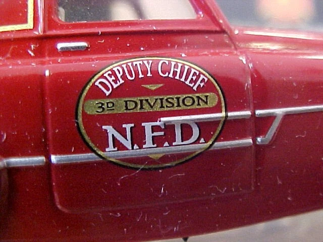 NEWARK FIRE DEPT.   1953 PONTIAC PANEL 2002 CORGI FIRE HEROES     1:64 DIE-CAST - Image 3 of 4