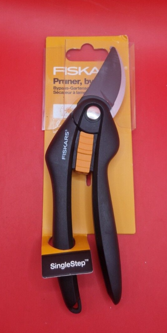 Fiskars P26 SingleStep Bypass Pruner Secateurs eBay