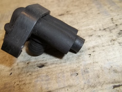 93-95 CADILLAC NORTHSTAR EVAP CUERPO DEL ACELERADOR PUERTO DE VACÍO COLECTOR GOMA 3539219 - Imagen 4 de 7