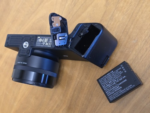Sigma DP1 Quattro Foveon Sensor X3 29MP Digital Camera - M2491 - Picture 10 of 13