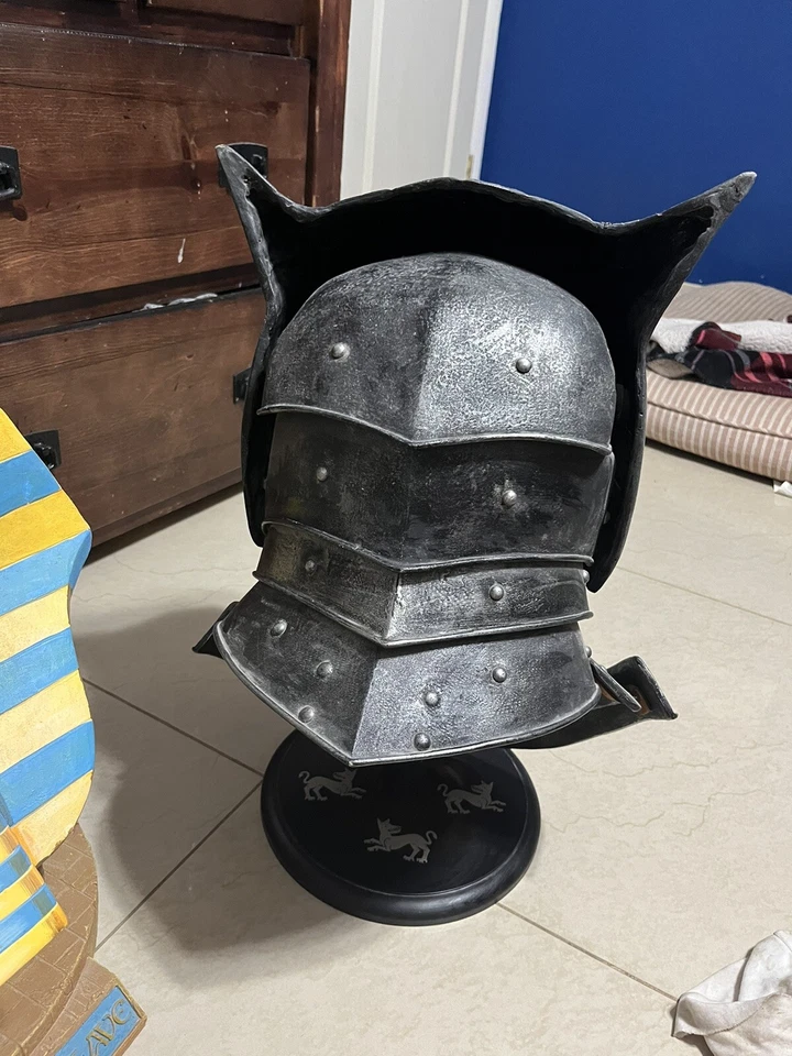 Game of Thrones Helmet The Hound's Helm by Valyrian Steel Has crack. - Image 4 of 4