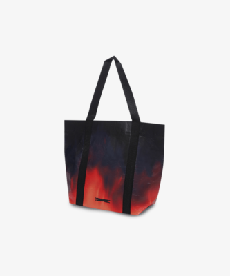 LE SSERAFIM 2023 TOUR FLAME RISES OFFICIAL MD GOODS SHOPPER BAG