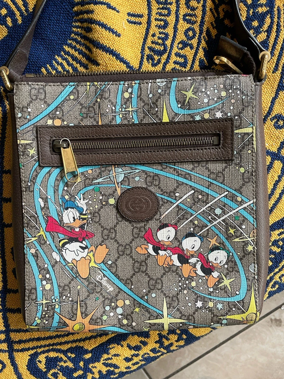 Sac messager Gucci x Disney   Donald Duck, Huey, Dewey et Louie GG Supreme