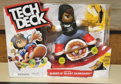 Tech Deck Shred N' Blast Sk8board Finger Skateboard  Rider & Ramp New Box Toy