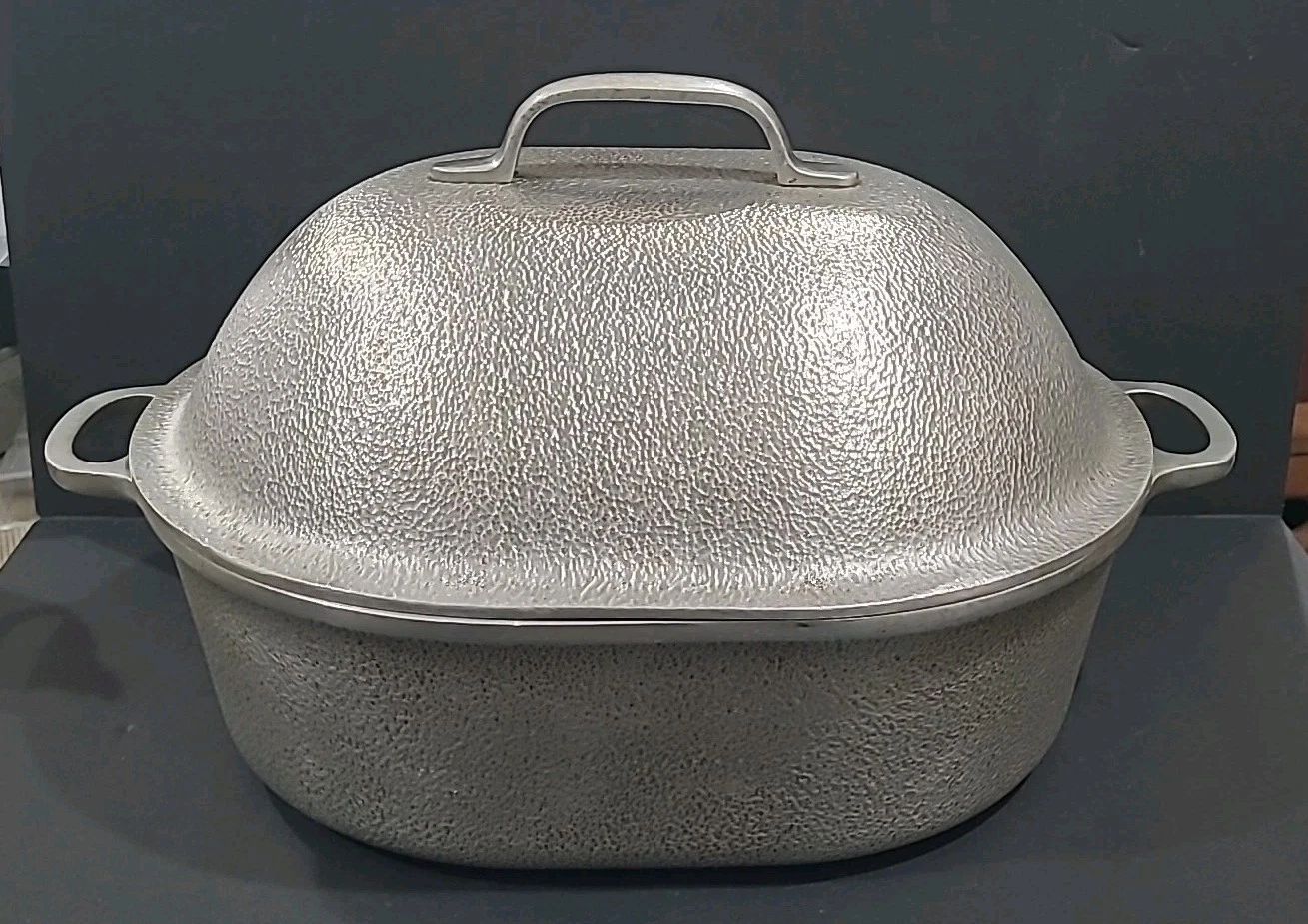 Vintage Century Silver Seal Hammered Aluminum Dutch Oven Oval Roaster w/ Lid 12"