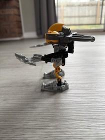 LEGO BIONICLE: Dekar (8930), 100% Complete, includes 2 yellow/orange spheres