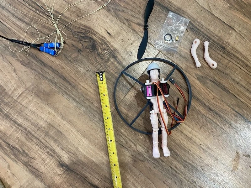 Piloto parapente motorizado BMP RC (motor, servos, hélice) con ala deportiva de 1,4 m Foto 3 de 4