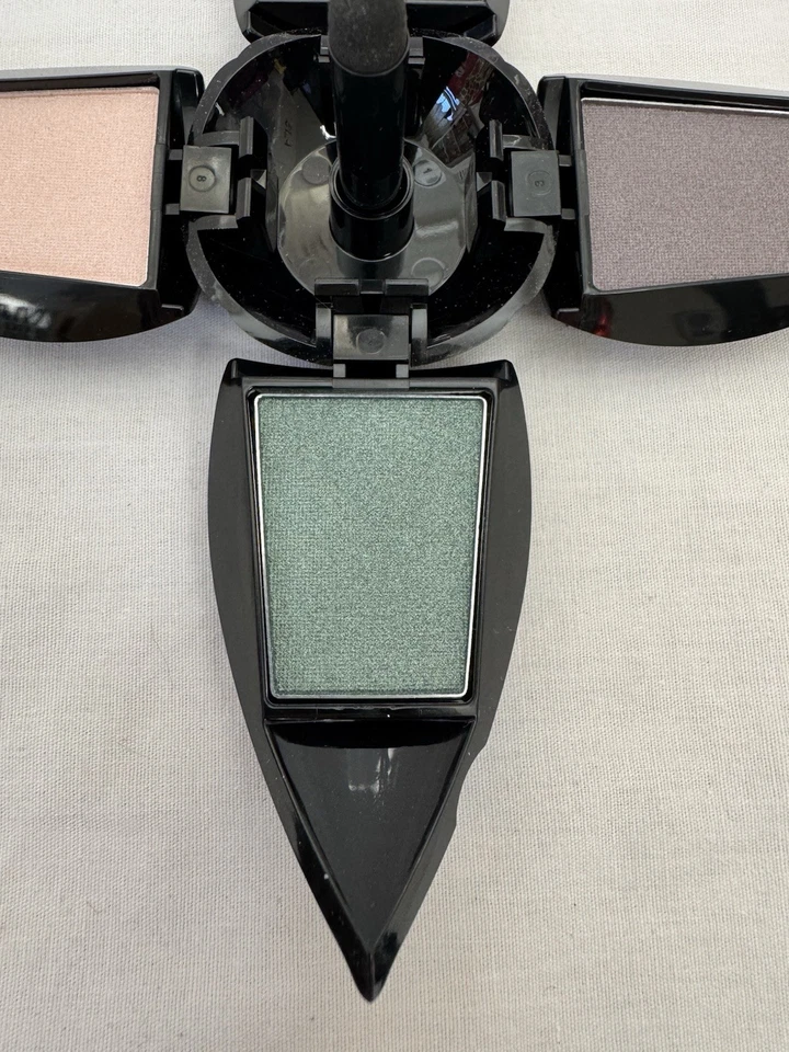 Nuance by Salma Hayek 眼影 Quad 075 Smokey Charcoal Smoke Teal Mist 全新带盒 — 第 3/4 张图片