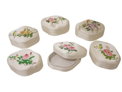 (CK015) SET 2 CAJAS PASTILLEROS PEQUEÑA SEDA BLANCA FLOR VARIADO