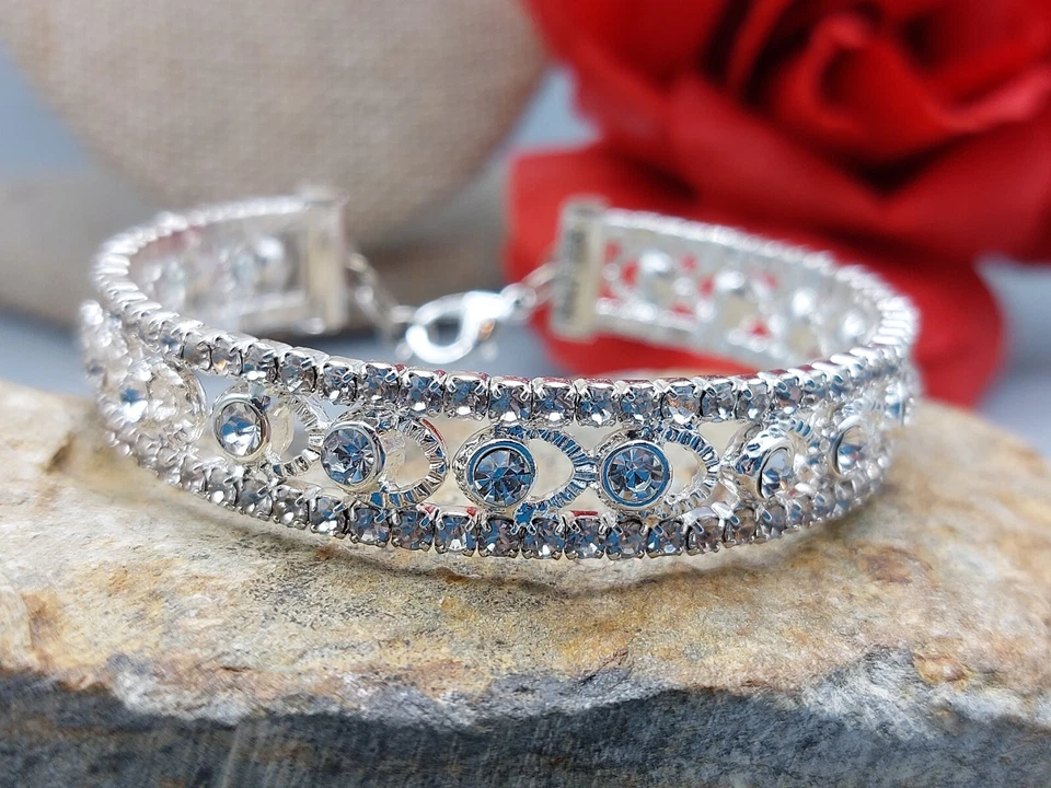 Brazalete Napier Firmado Tono Plata Tejido Abierto Cristal Estrás Ajustable Foto 3 de 4