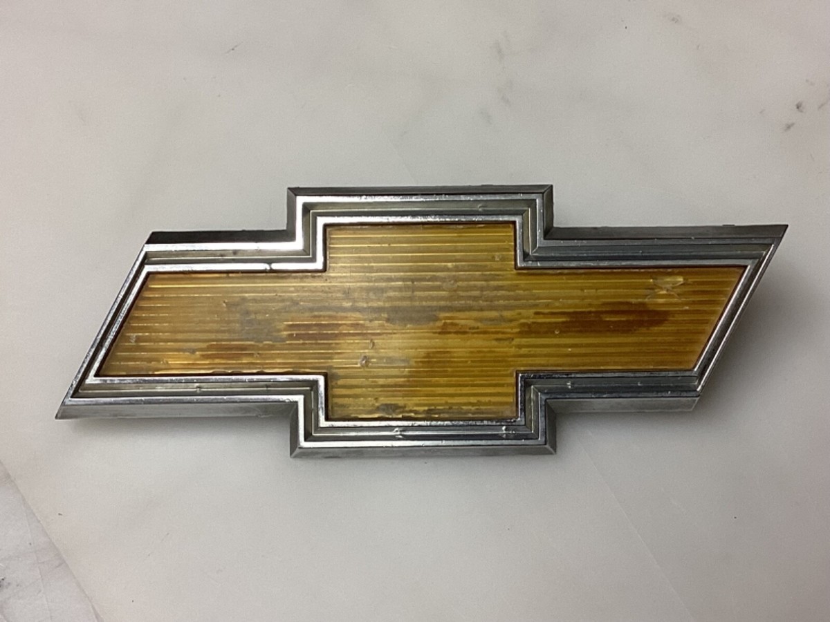 エミリオ・グレコ 摺込みサイン『IMMAGINE D'AMORE』0801N 1976-80 Chevrolet Squarebody bowtie grille emblem , #347648