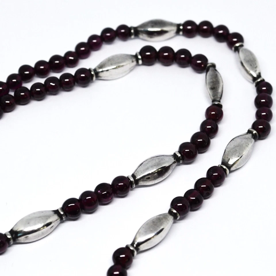 VINTAGE GARNET AND SILVER BEADS BEAUTIFUL OLD NECKLACE - Image 4 of 4