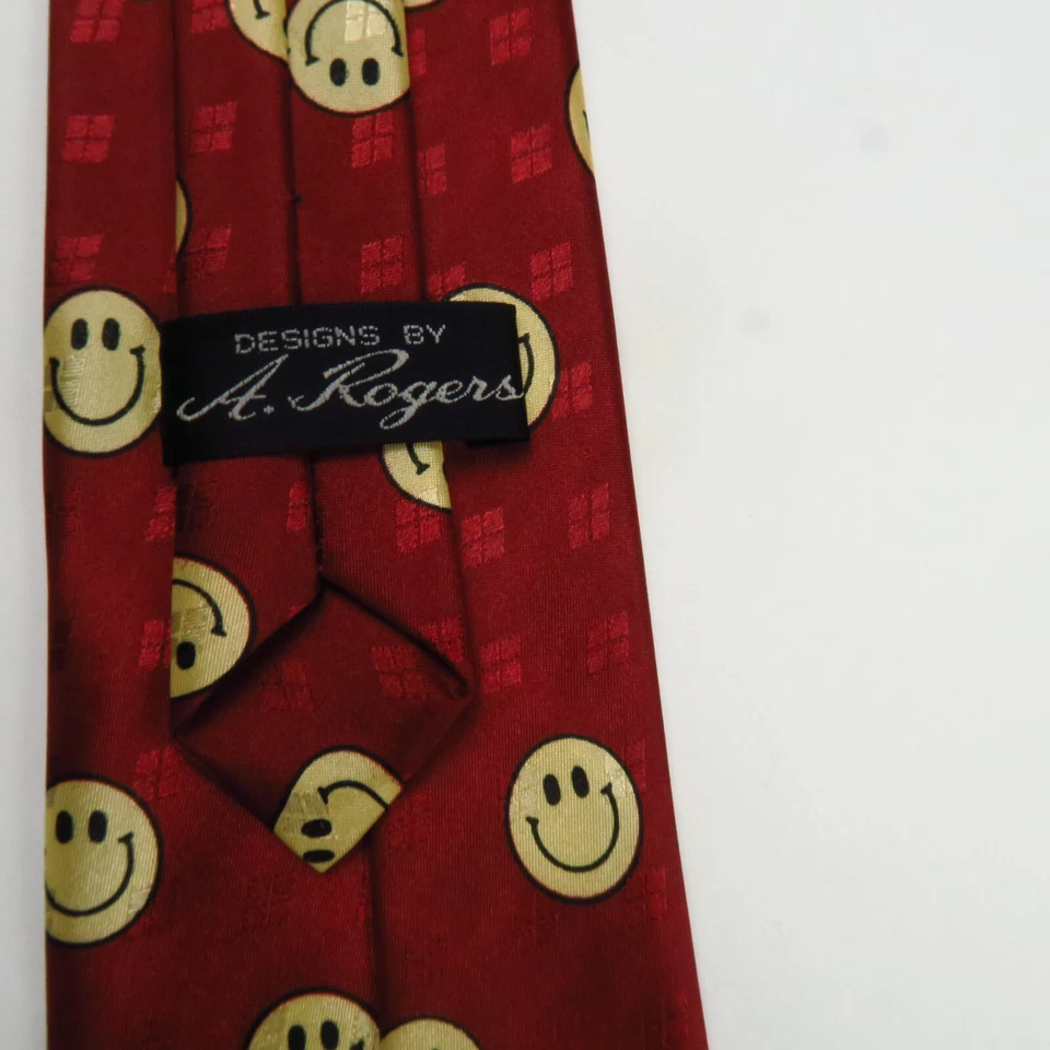 Corbata de cuello A. Rogers cara sonriente dorada roja para hombre 58"x3,75" poliéster hecha en Hong Kong Foto 3 de 4