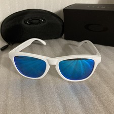 Oakley Frogskins Polarized Sunglasses Blue Lens White Frame New