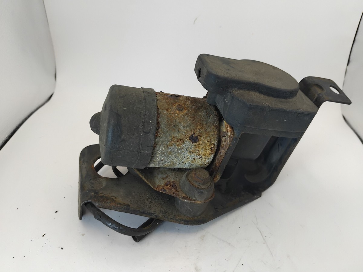 1984-1989 Nissan 300ZX Z31 Vacuum Pump Assembly ASCD