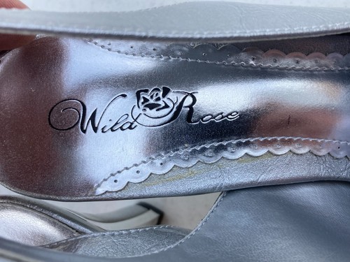 New WILD ROSE Size 10 Closed Toe Heels Back Strap Silver Embossed - NWB - Picture 7 of 15