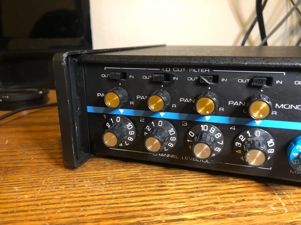 Shure FP42 4-Channel Stereo Microphone / Line Mixer w/ Phantom Power & Limiter - Image 4 of 4