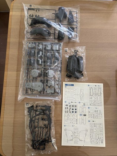 Tamiya 1/6 Harley-Davidson Black Special Motorcycle Model Kit Scale Model - Picture 3 of 11