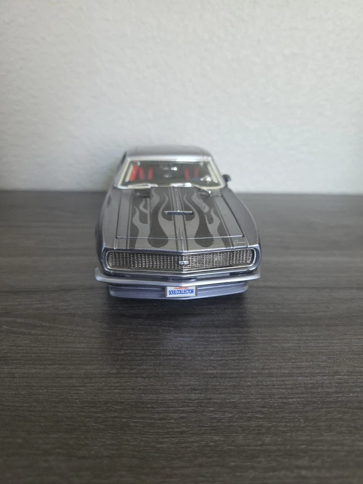 Chevrolet Chevy Camaro Z/28 1968 diecast plateado y llamas Maisto 1:18 Pro Rodz raro Foto 3 de 4