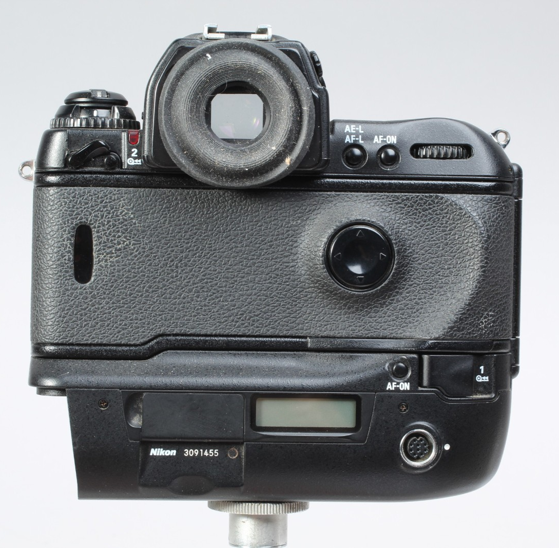 NIKON F5 35MM SLR FOR PARTS OR REPAIR WONT TURN ON NO BATT TRAY