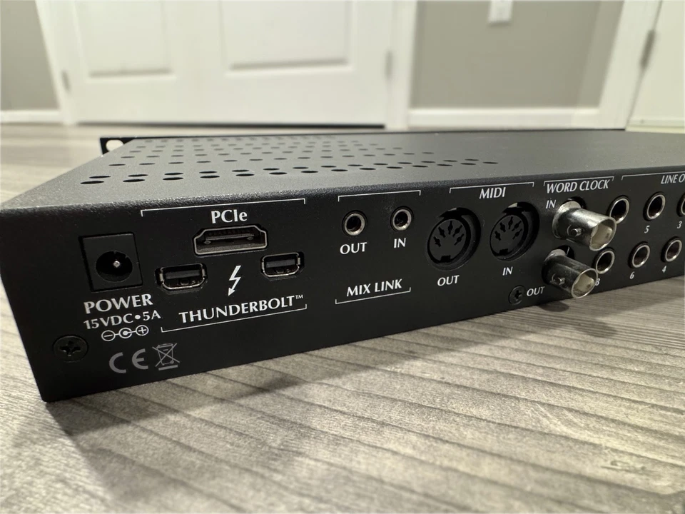 Slate Digital VRS8 Thunderbolt Audio Interface with cables included - Image 2 of 4