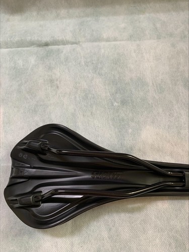 NEW Giant Contact Neutral Bike Saddle 279 x 130mm Black/Red - Picture 5 of 5