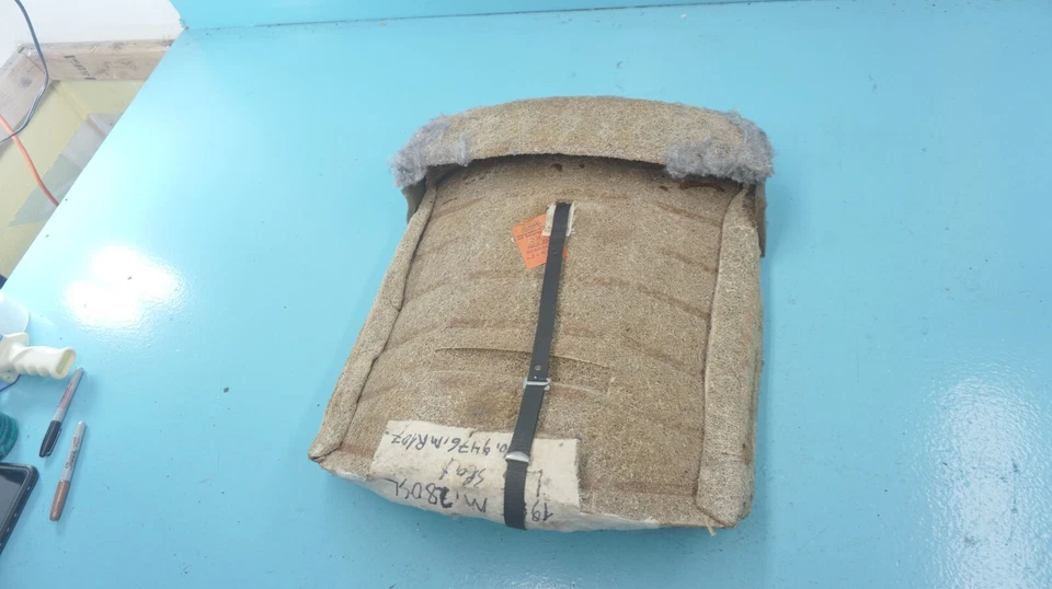 Mercedes-Benz R107 280SL 1985, cojín de asiento superior delantero izquierdo, 1079100616 Foto 2 de 4