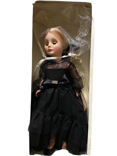 Effanbee The Passing Parade The 70s Women Collection 15 inch Doll - Picture 3 of 3