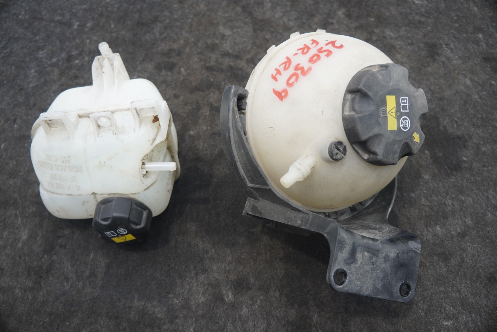 Set 2 Engine Coolant Recovery Bottle Expansion Tank Reservoir 17137640831 BMW i8