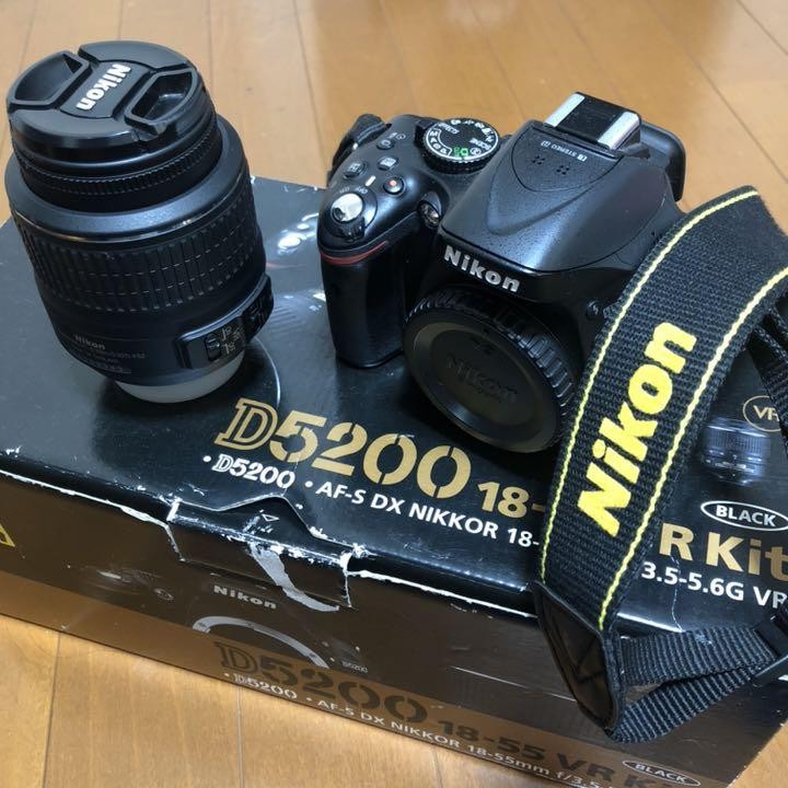 Nikon D5200 DSLR Camera Kit 18-55mm VR Lens Used Excellent