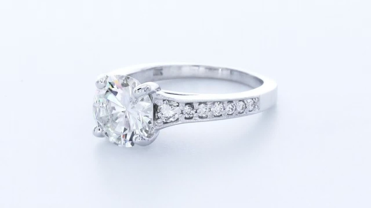 Lab-Created Diamond D/VVS2 Round Cut 18K White Gold Classic