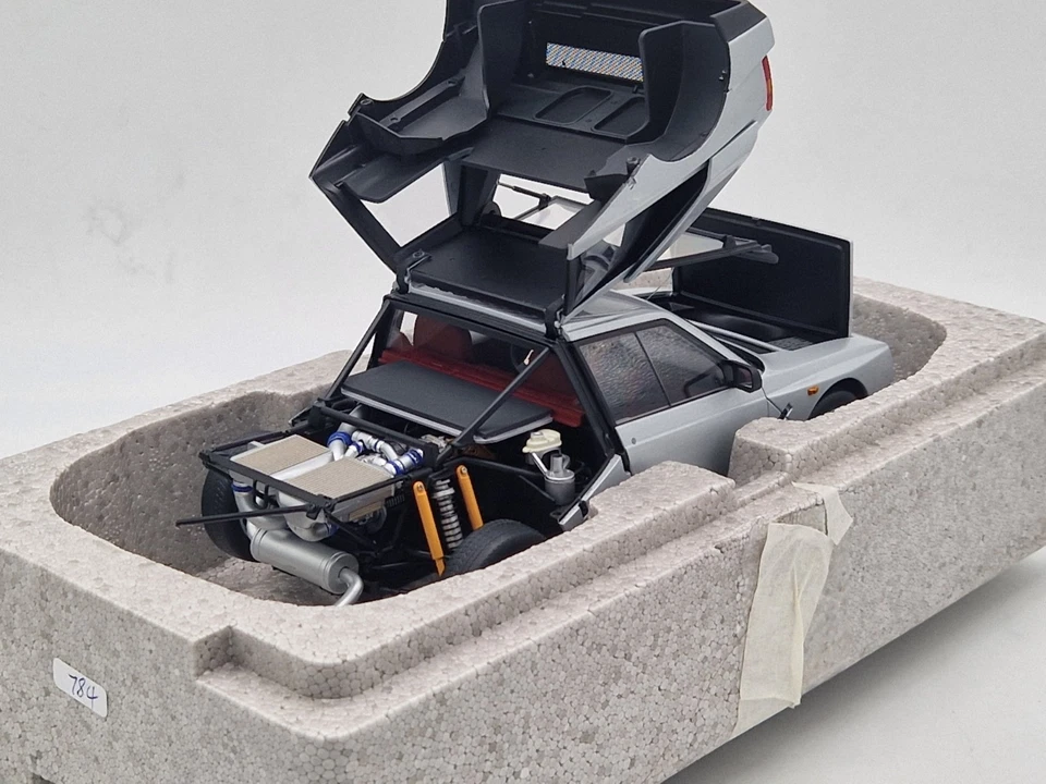 LANCIA Delta S4 stradale - Autoart - Scala 1/18 - Immagine 4 di 4