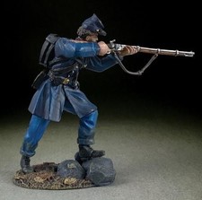 31372 - Federal in Frock Coat Standing Firing, No.3 - ACW - W Britain