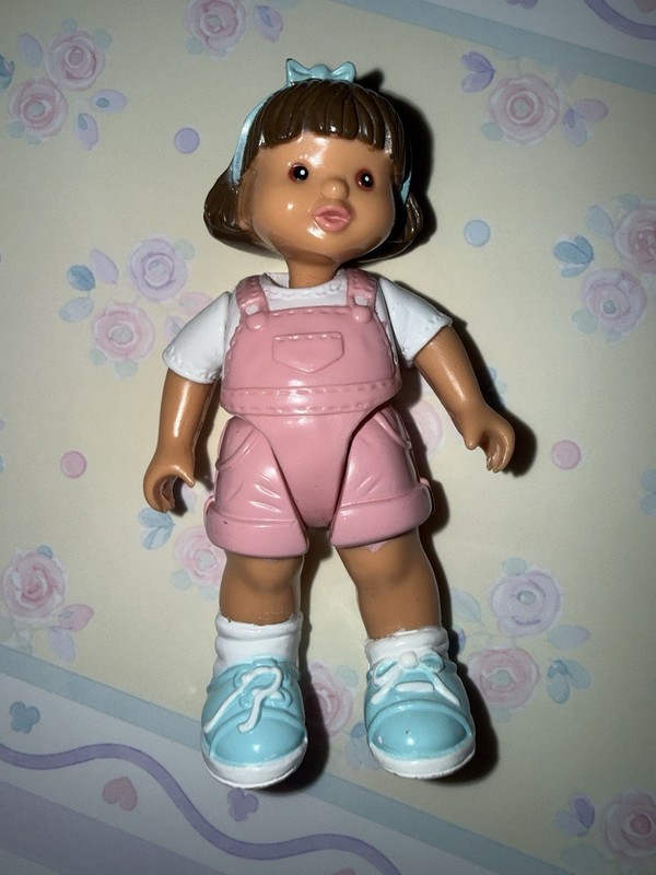 Fisher-Price Loving Family Dollhouse 1995 Child Hispanic Girl Sister Doll Figure