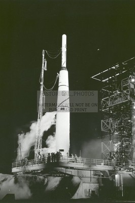 THOR ABLE ROCKET WITH PIONEER I ON LAUNCH PAD 1958 4X6 POSTCARD PHOTO